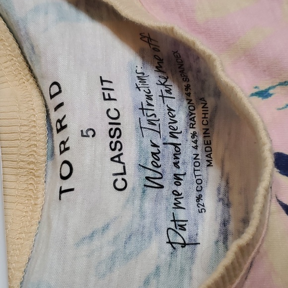 Torrid 5X Pink Palm Print classic fit short sleeves tee shirt - Picture 2 of 6